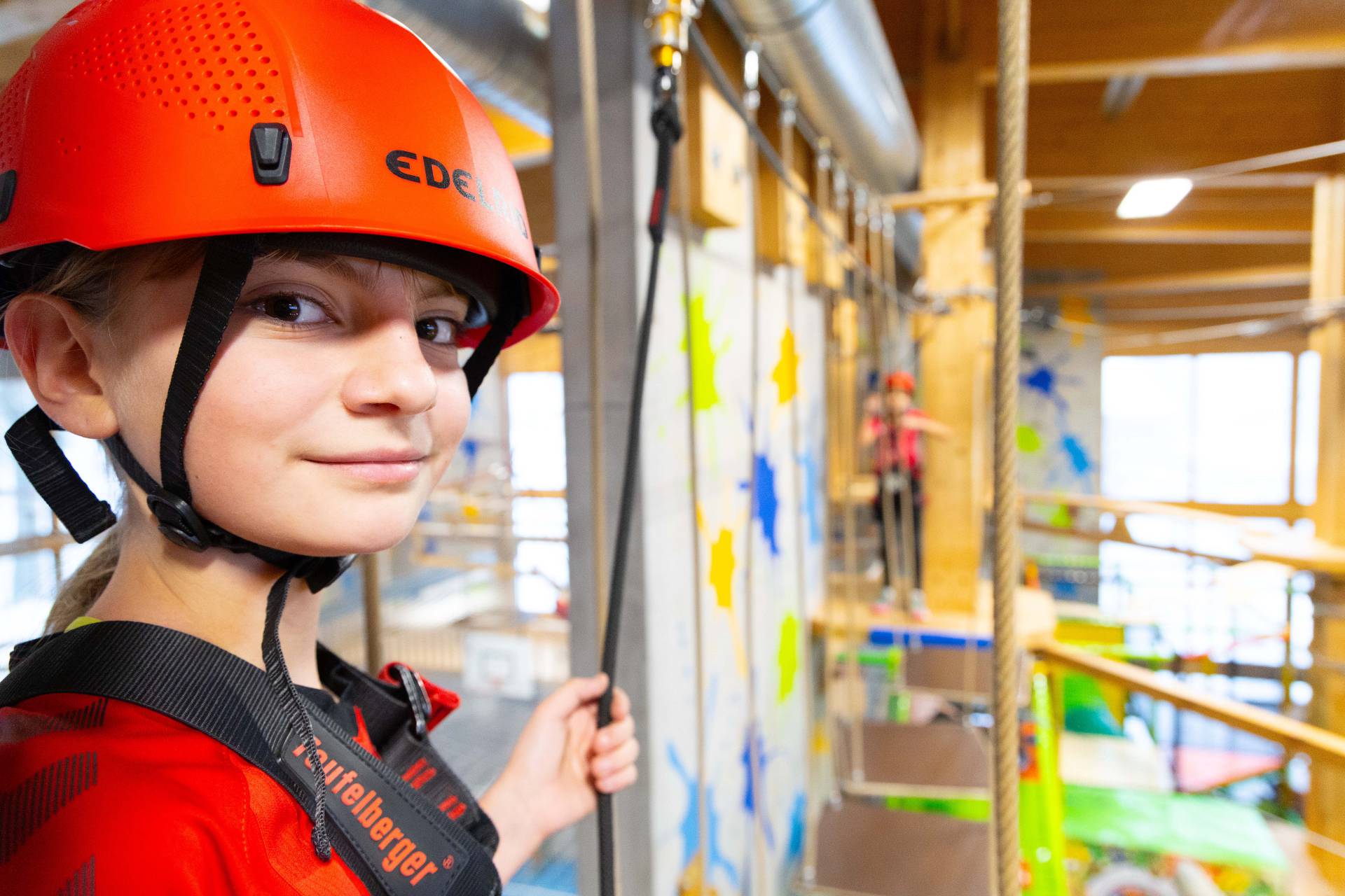Kinder im Kletterpark der Fundorena