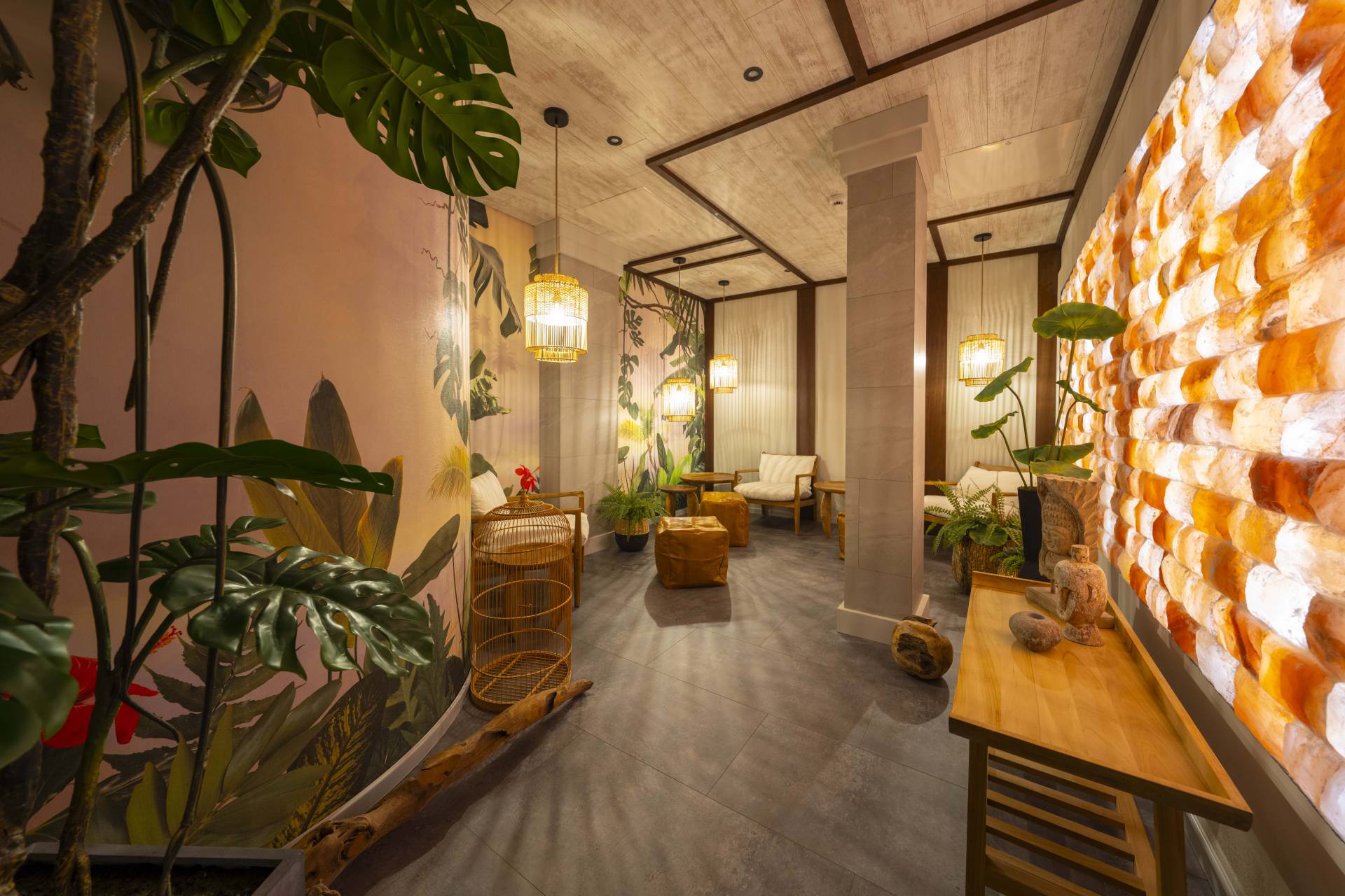 Devi Spa Ruheraum mit vielen Pflanzen