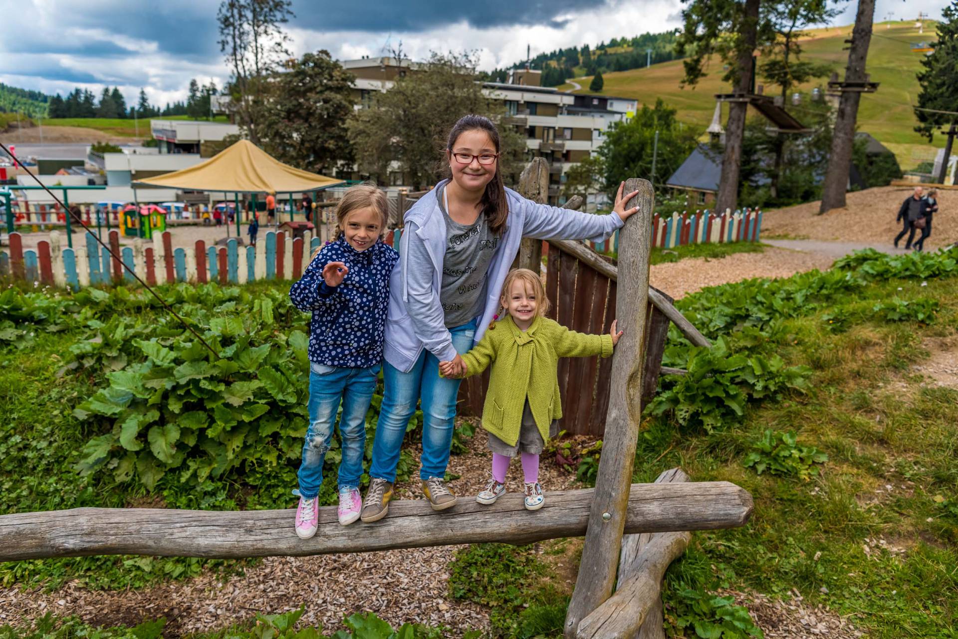 Kinder auf dem Spielplatz des Feldberger Hof