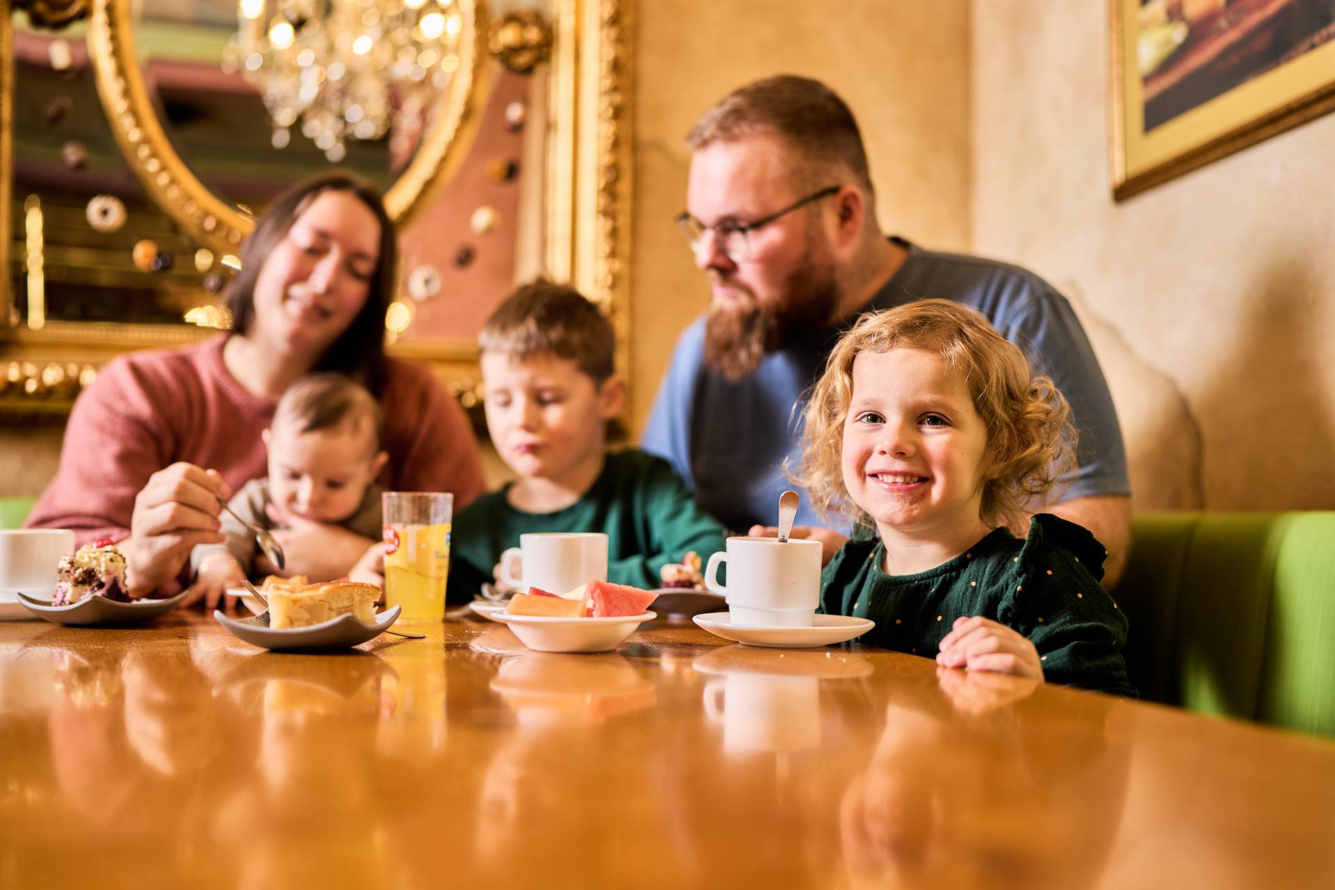 Familie im Cafe Chocolate