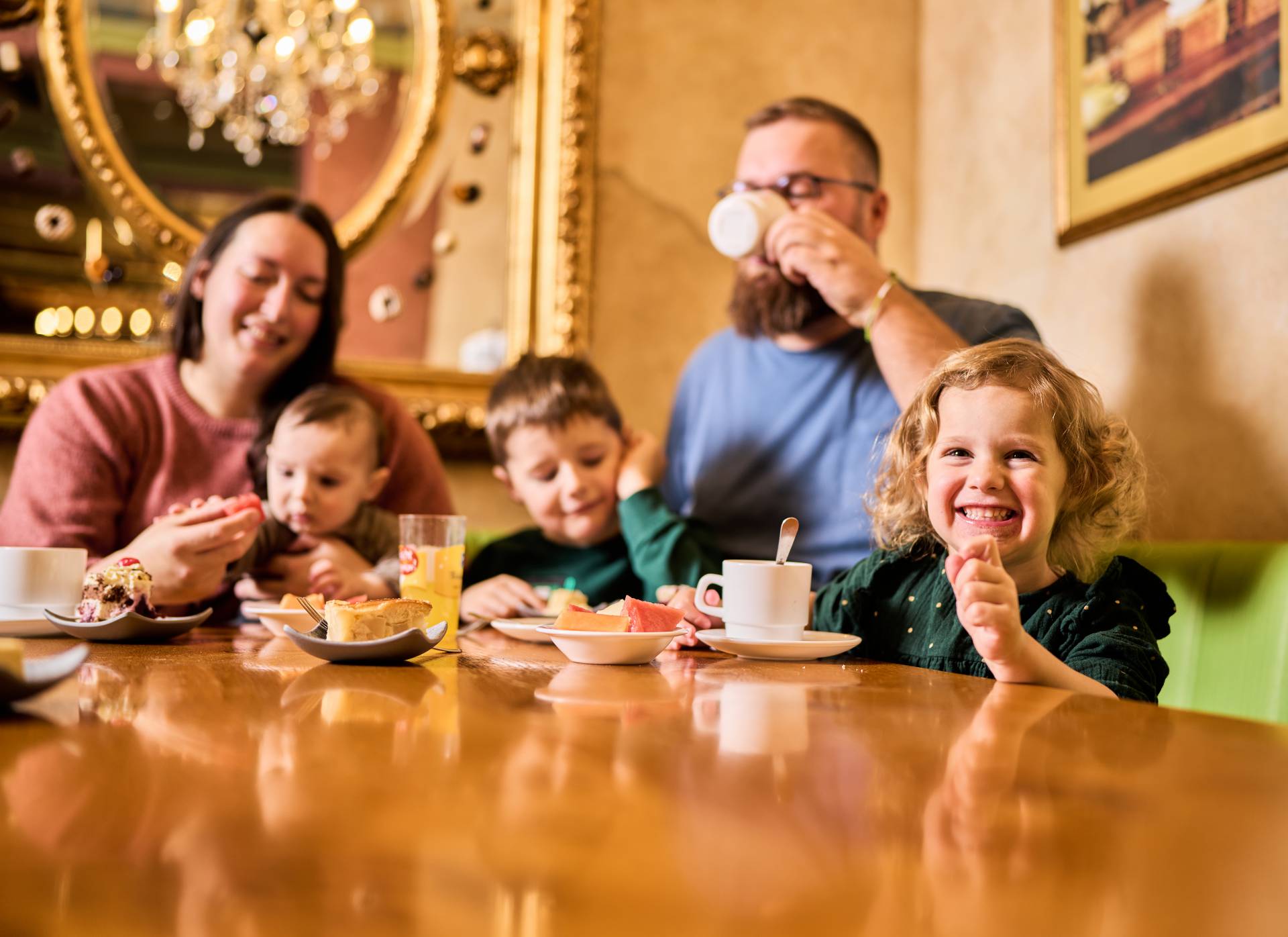 Familie im Cafe Chocolate