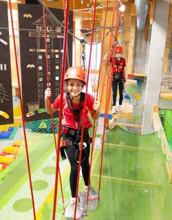 Kinder im Kletterpark in der Fundorena
