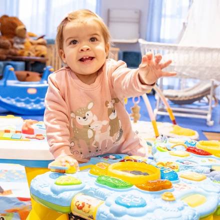 Baby am Spielen