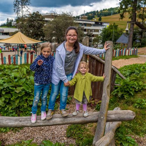 Kinder auf dem Spielplatz des Feldberger Hof