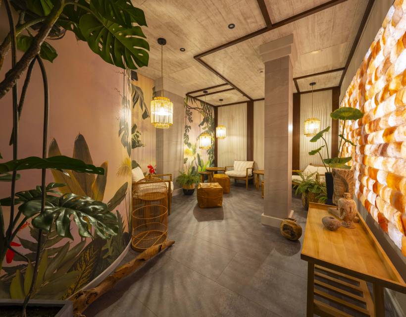 Devi Spa Ruheraum mit vielen Pflanzen