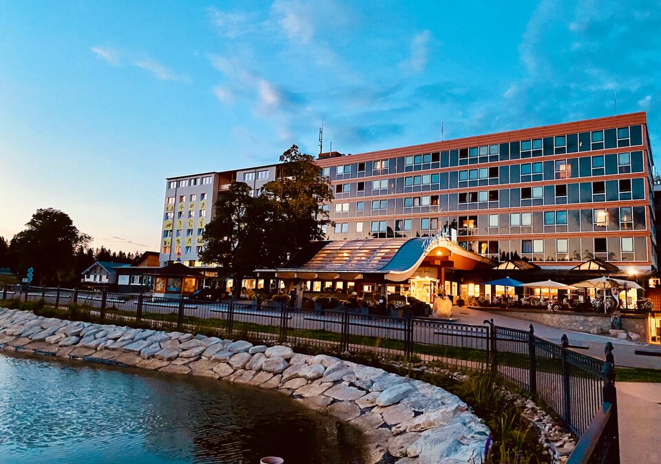 Hotelansicht Abendstimmung